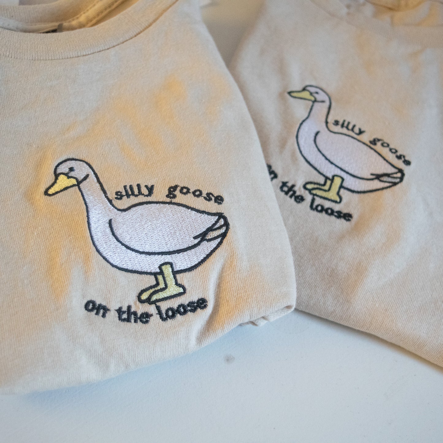 Playful Silly Goose on the loose Infants' T-Shirt - Fun and Comfy Style! 🦢👧👦